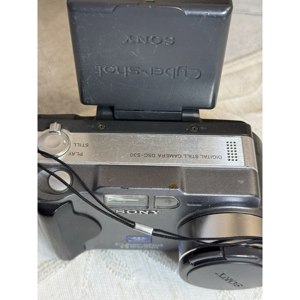 Sony Cyber-shot DSC-S30 1.3MP Digital Camera Vintage. 6 X Zoom. Not Tested